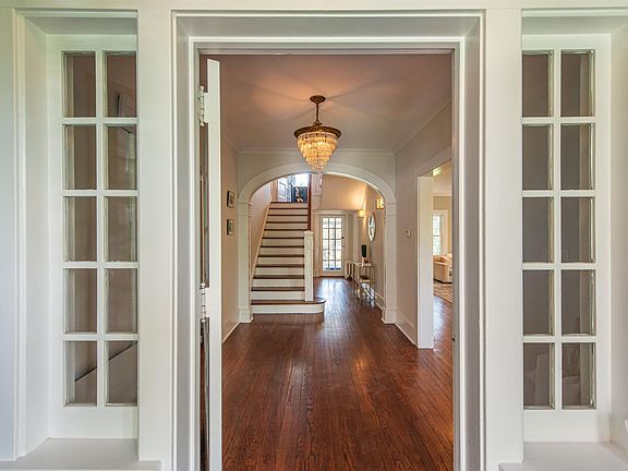 4th image of 104 Gates Ave