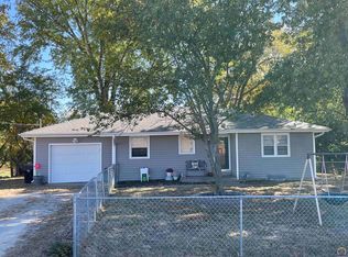 6438 SE Berryton Rd, Berryton, KS 66409