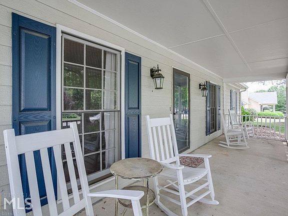 4th image of 45 Lacey Oak Ln