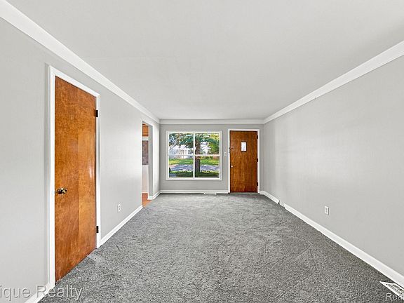3rd image of 14589 Helen St