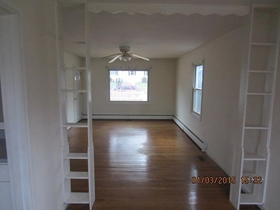 4th image of 2921 Oakland Ave