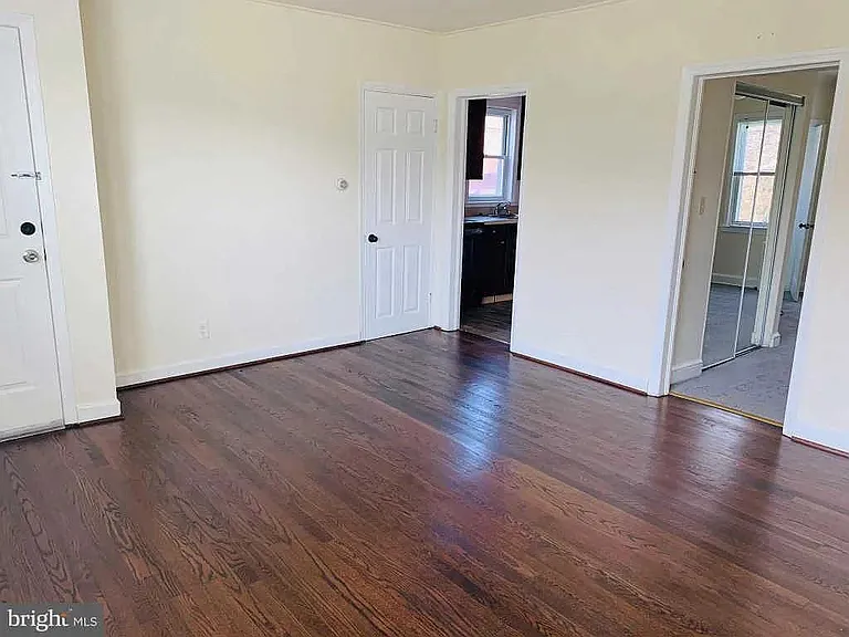2900 Clearview Ave #1 — Photo 6