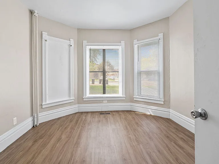 2110 College St - Cedar Falls — Photo 4