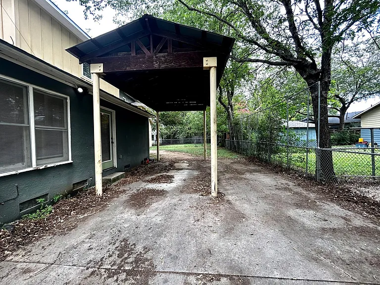 4406 Bennett Ave #A — Photo 32