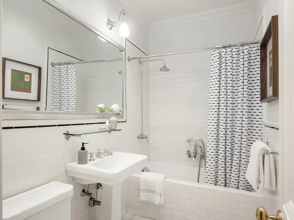 222 East 11th Street image 27 of 30