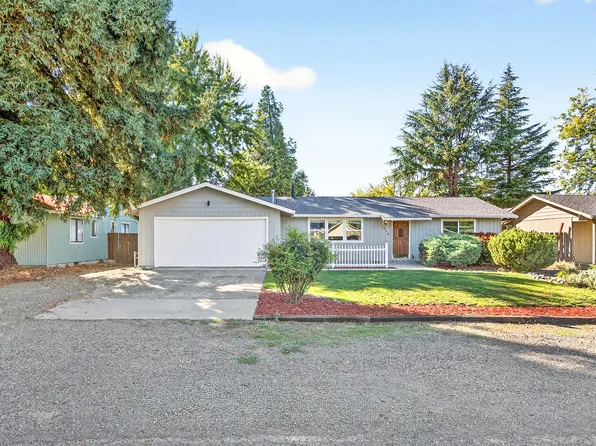 1826 Hart Ave, Medford, OR 97501