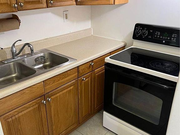 4th image of 1722 Irving Ave APT B