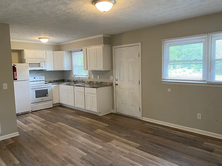 400 College Place Ave #E3 — Photo 2