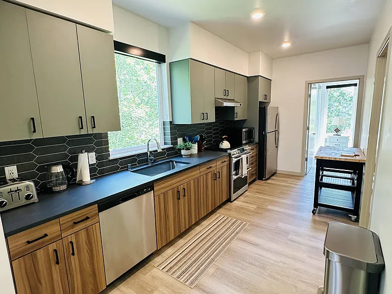 Luxury Unit 222 furnished (2BR 2BA) Similar Units: 322, 422 *Unit features vary. Inquire with our leasing office to schedule a tour!
