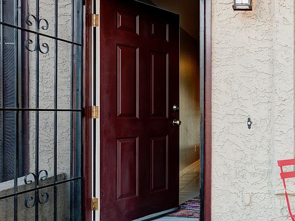 4th image of 2119 W Pontiac Dr