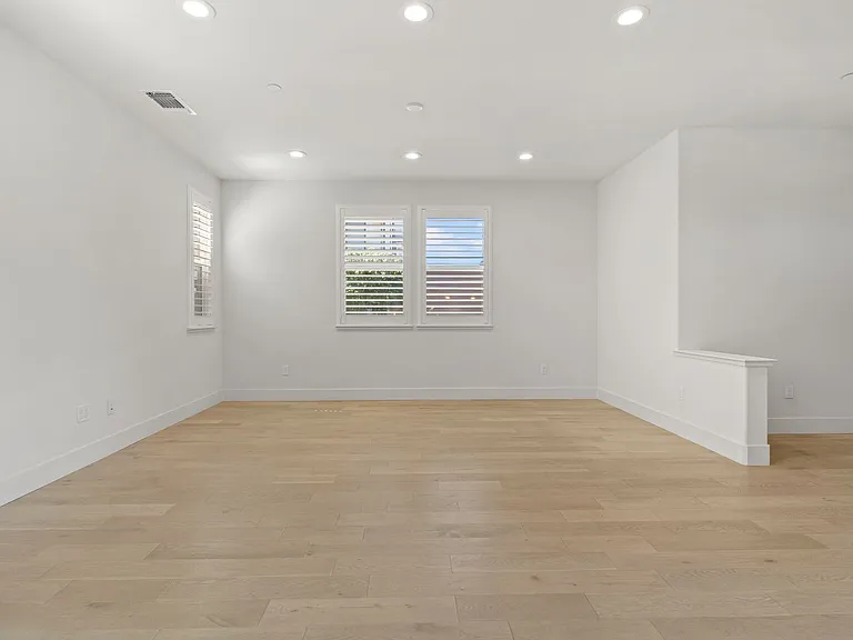 2730 Bette St — Photo 7
