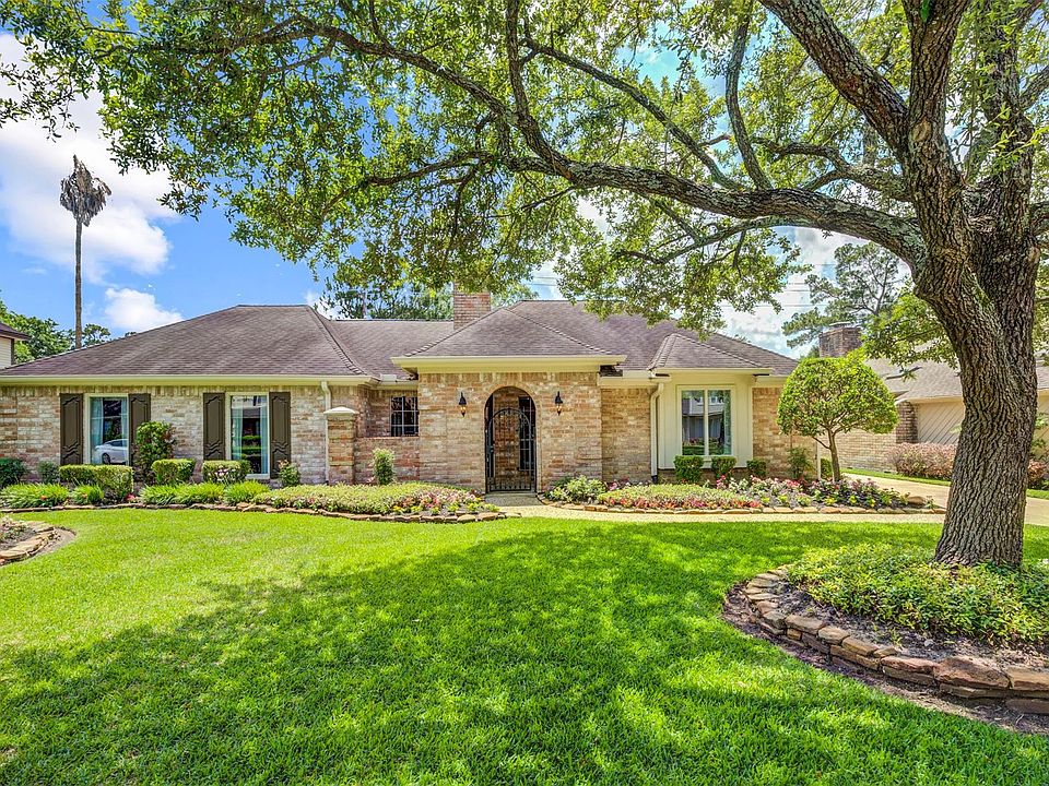1st image of 15131 Pebble Bend Dr