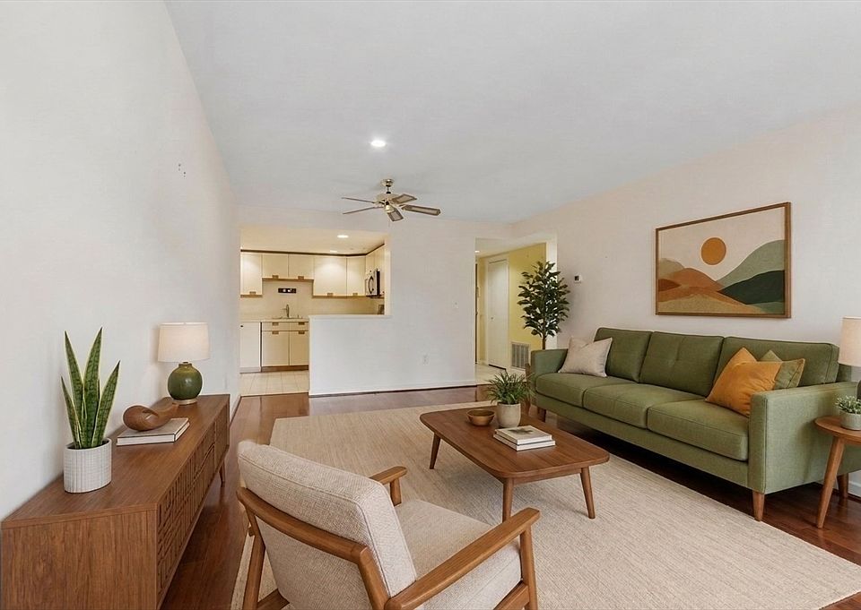 1st image of 321 Place Ln Unit 321