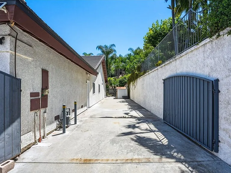 1023 Highlight Dr — Photo 3