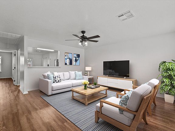 3rd image of 2100 Saint Lucia Calle