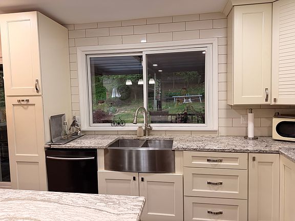 2nd image of 580 Adaway Ave SE #580
