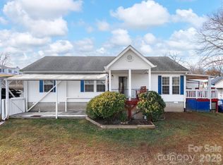 373 Starnes Cove Rd, Candler, NC 28715