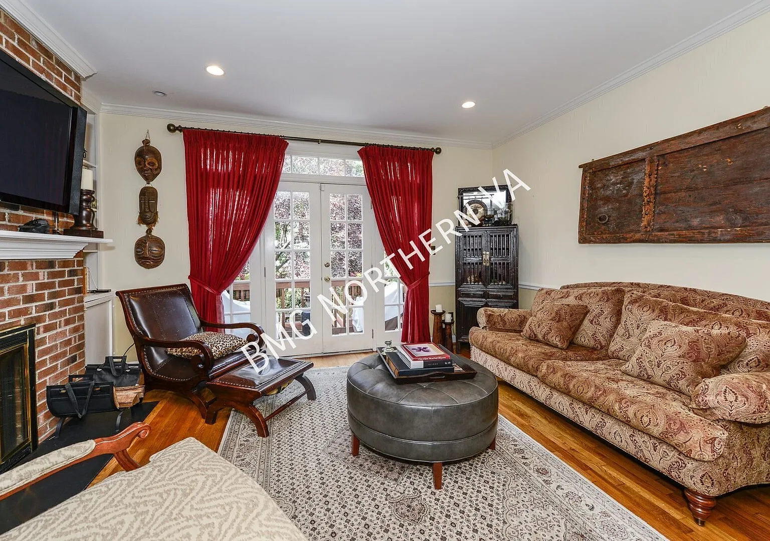 Stunning 3 Bed 3.5 Bath End-Unit Brick Townhome In Carriage Works — Photo 3