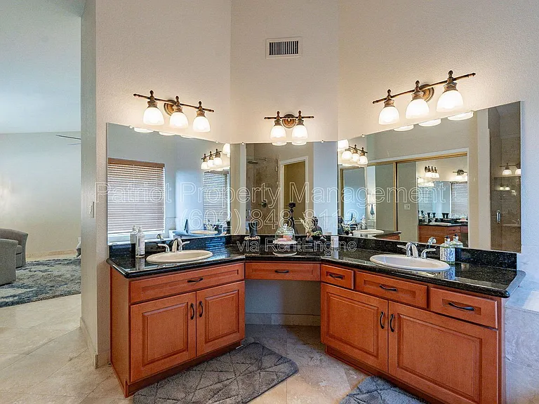 9910 E Sutton Dr — Photo 33