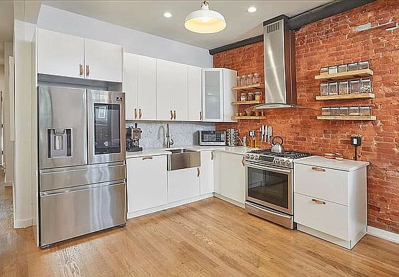 5th image of 223 Chauncey St Floor 2