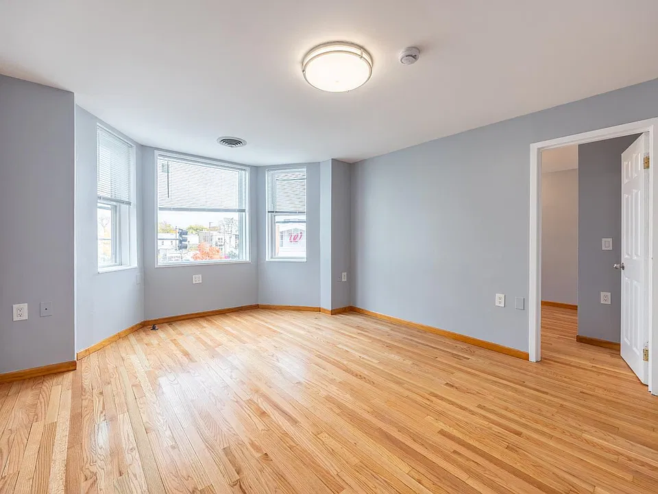 2439 W Armitage Ave #2F