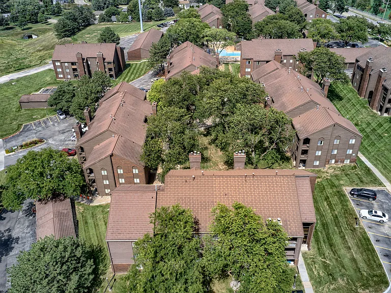 Lake Candlewood Apartments — Photo 16