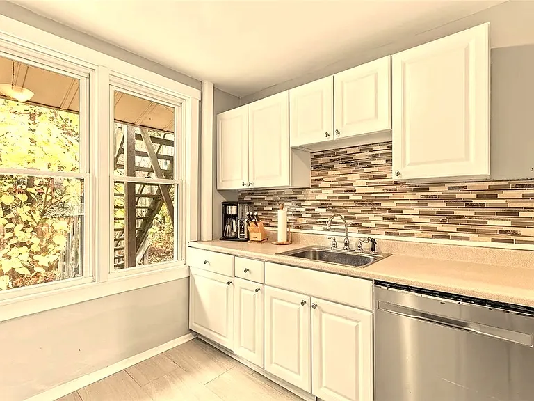 206 Oakview Ave #2 — Photo 2