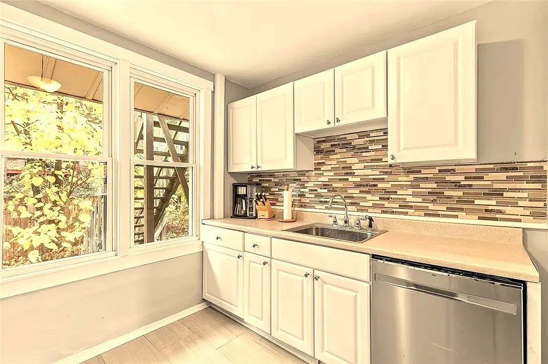 Building Photo - 206 Oakview Ave #2