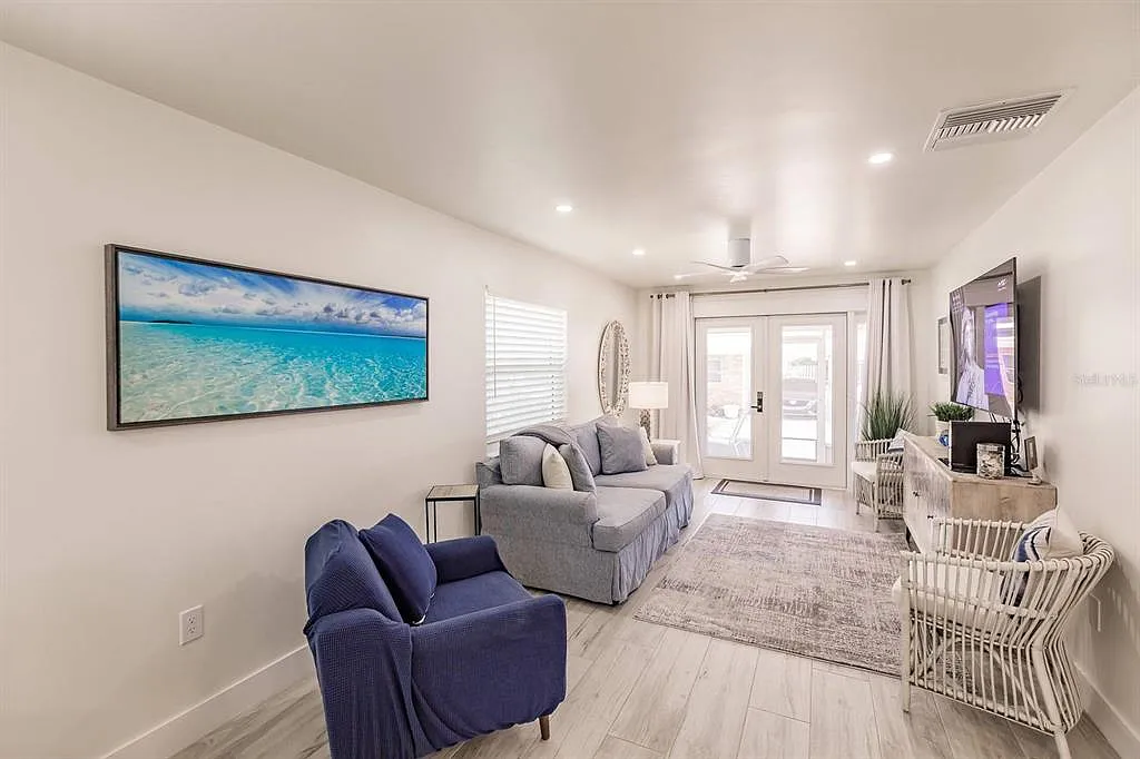 1 bed, 1.0 bath, 696 sqft, $5,970 — Photo 4