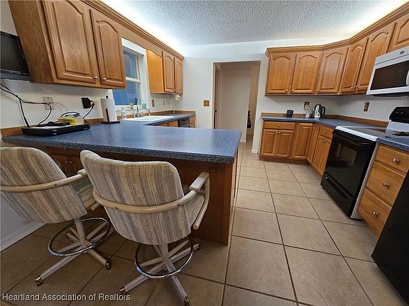 3rd image of 2520 W Greenlawn Rd