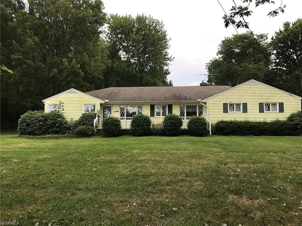 1324 Riverside Dr photo 1