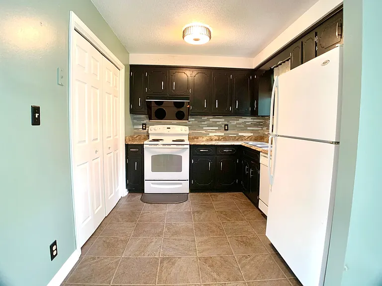 511 Mallory Dr — Photo 6