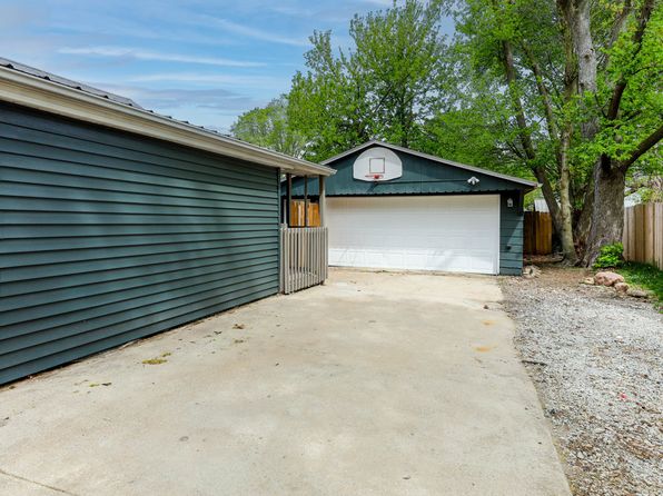 114 W Columbia St, Danvers, IL 61732