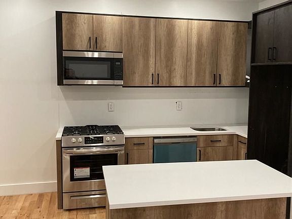 4th image of 61 W 106th St #1E