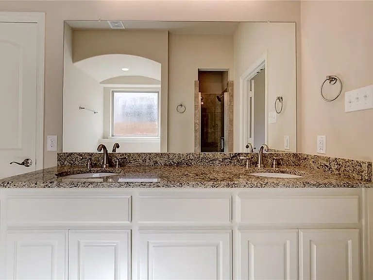 2100 McCallister Dr — Photo 11