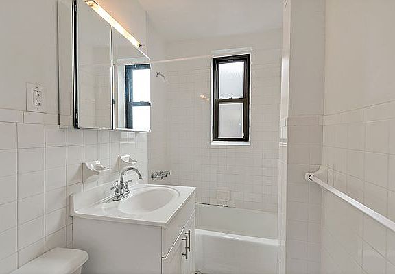 5th image of 3755 77th St APT 5A