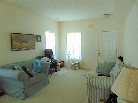 4th image of 1542 Round Lake Ct