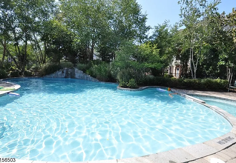 210 Edmonton Ct — Photo 24