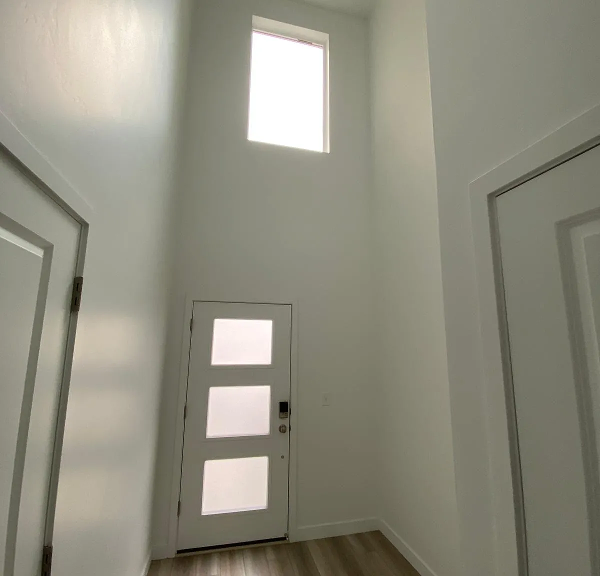 3 bed, 2.5 bath, 2412 sqft, $2,850 — Photo 4