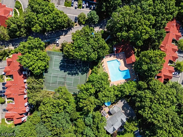 24 Pine Hollow Ct — Photo 31