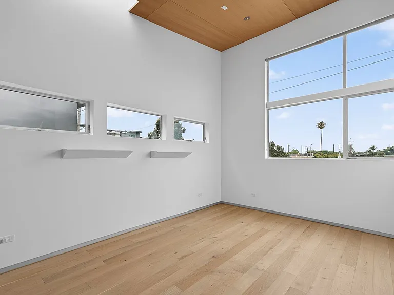 404 Grand Blvd — Photo 18
