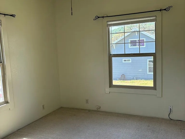 1115 SE Roberts Ave — Photo 15