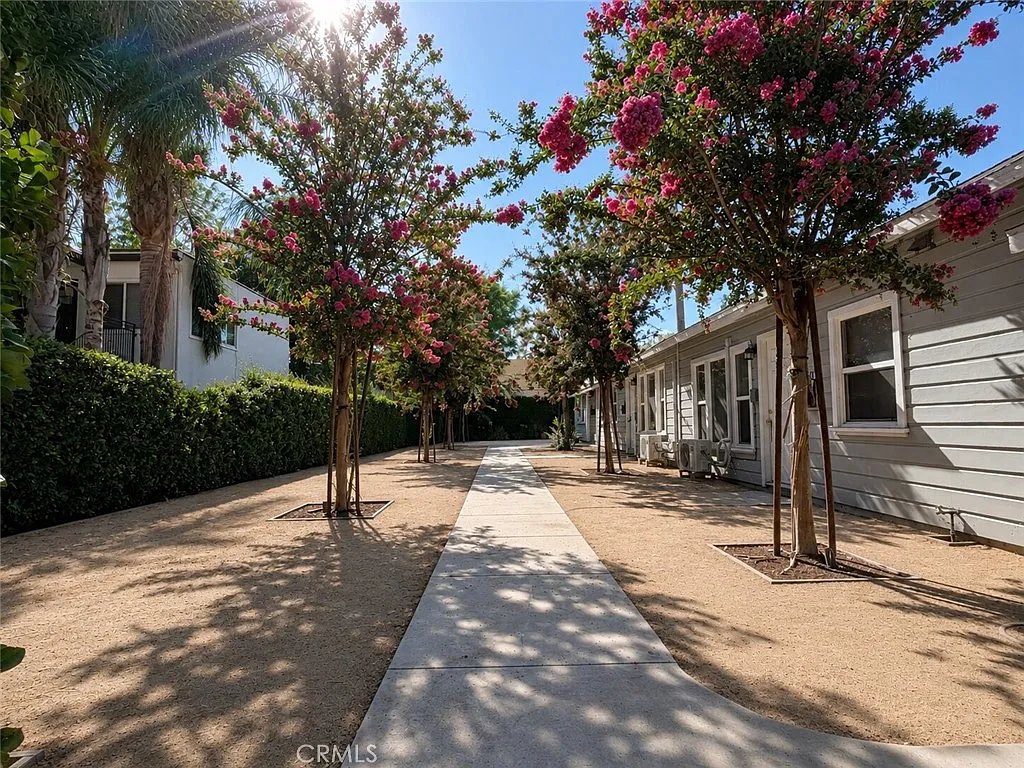 1 bed, 520 sqft, $2,100 — Photo 1