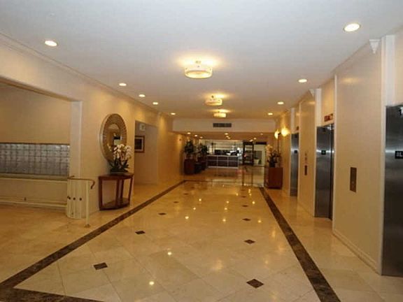 4th image of 600 W 9th St APT 207
