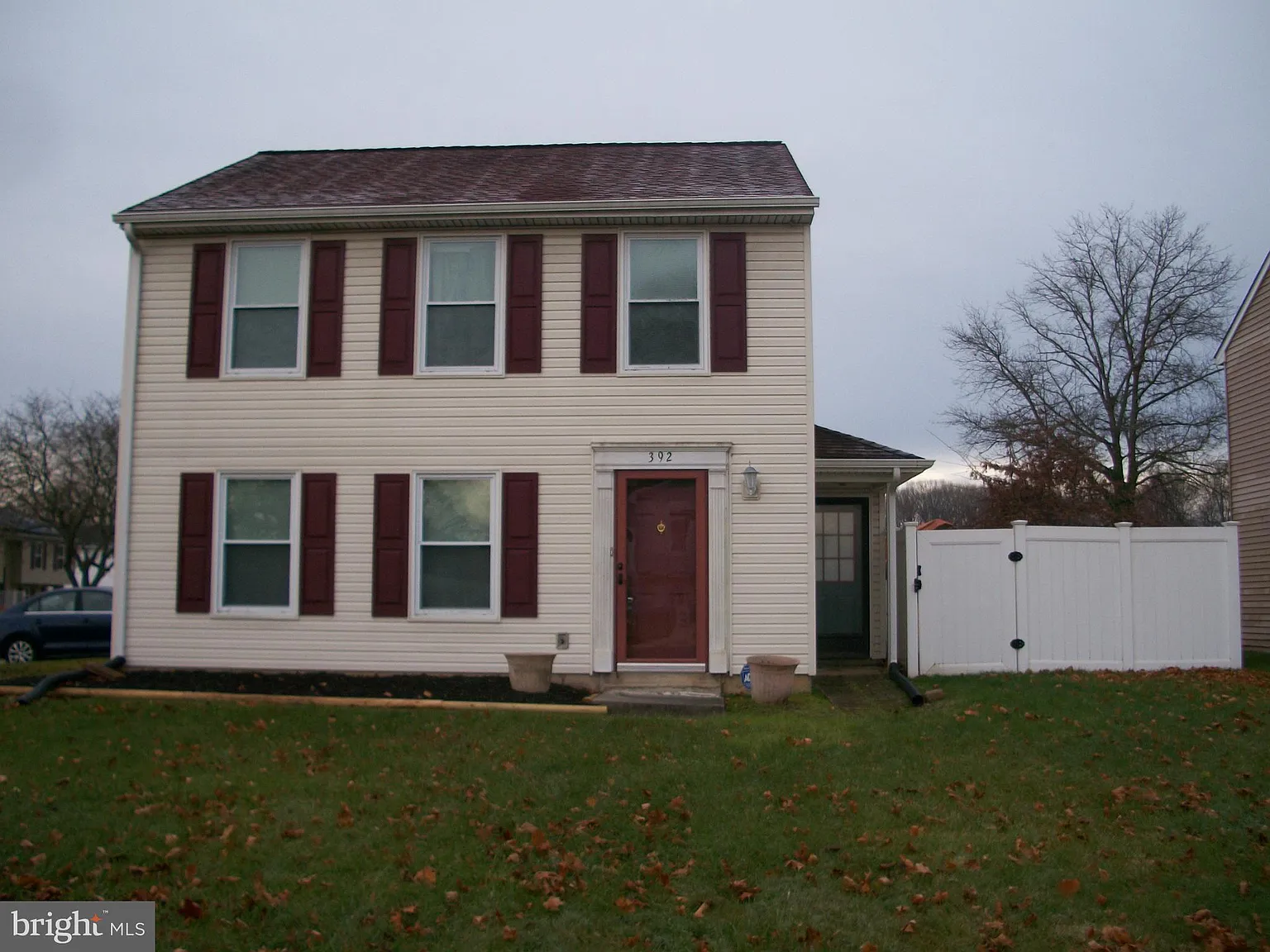 392 Stratford Ave photo 1