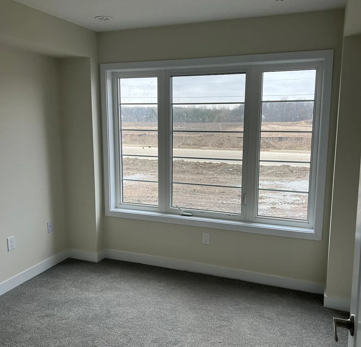 4 bed, $2,400 — Photo 4