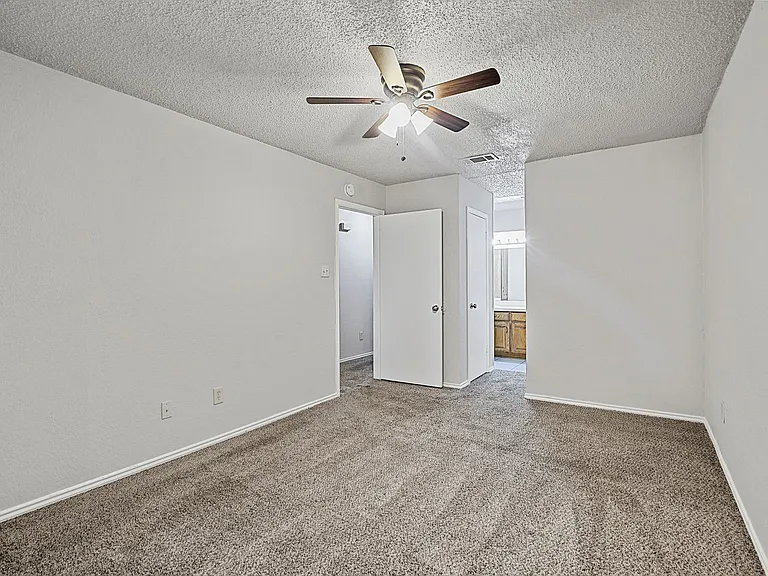 135 Prairie Creek Cir — Photo 14