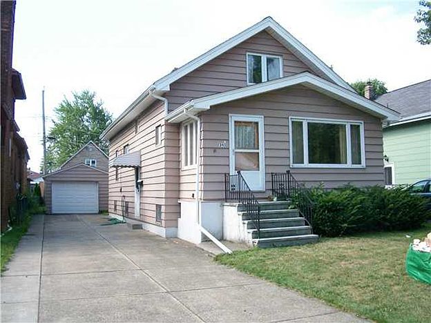 1st image of 39 Magnolia St