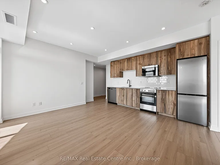 25 Wellington St S #3103 — Photo 8