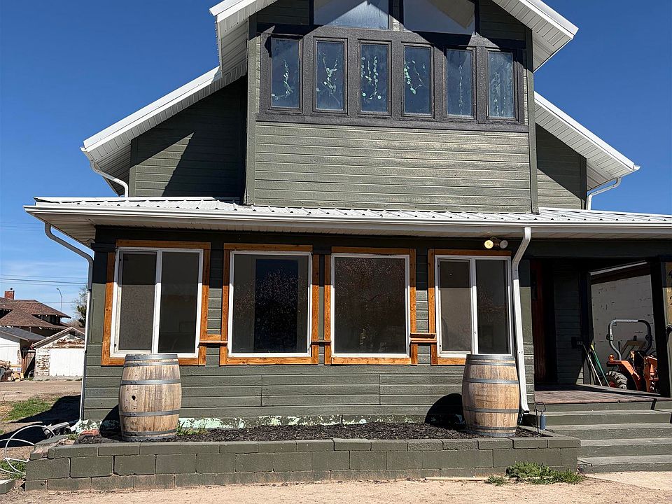 1st image of 412 Main Ave N